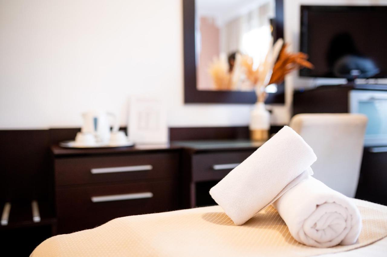 Standard Twin Room with Free Parking,1616419542:JPEG