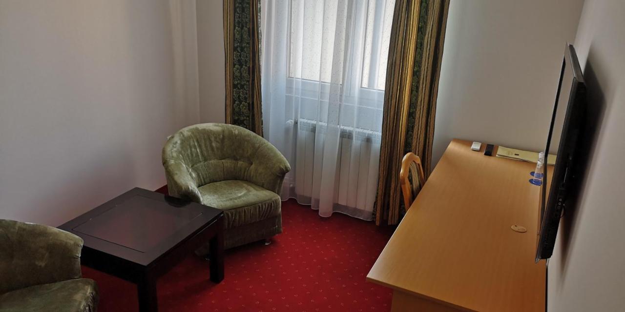 Suite,1351699069:JPEG