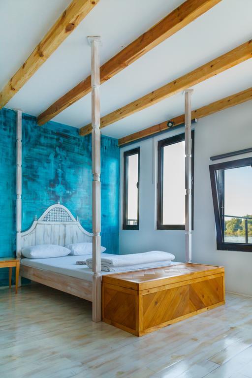 Queen Studio,143558534:JPEG