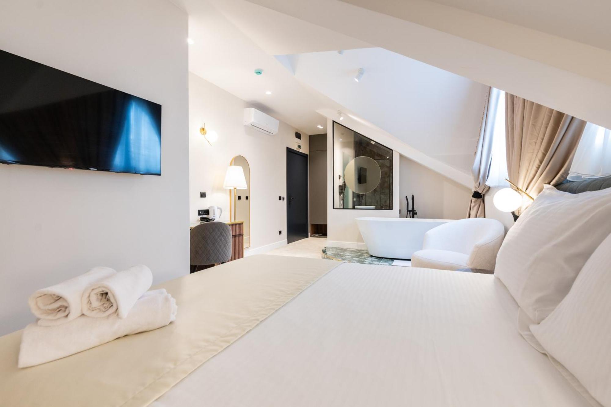 Deluxe Double Room with Bath