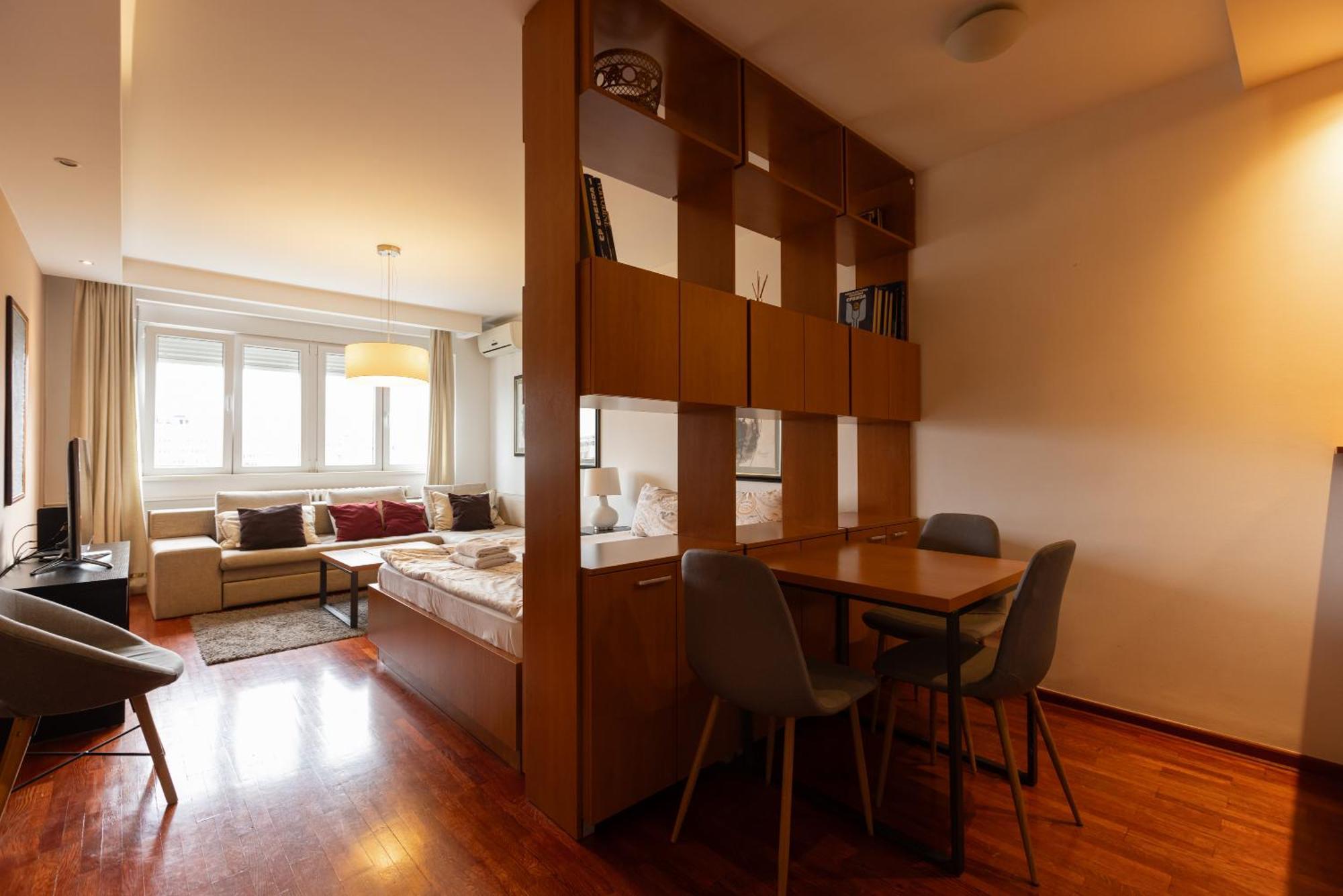 Studio,1541470963:JPEG