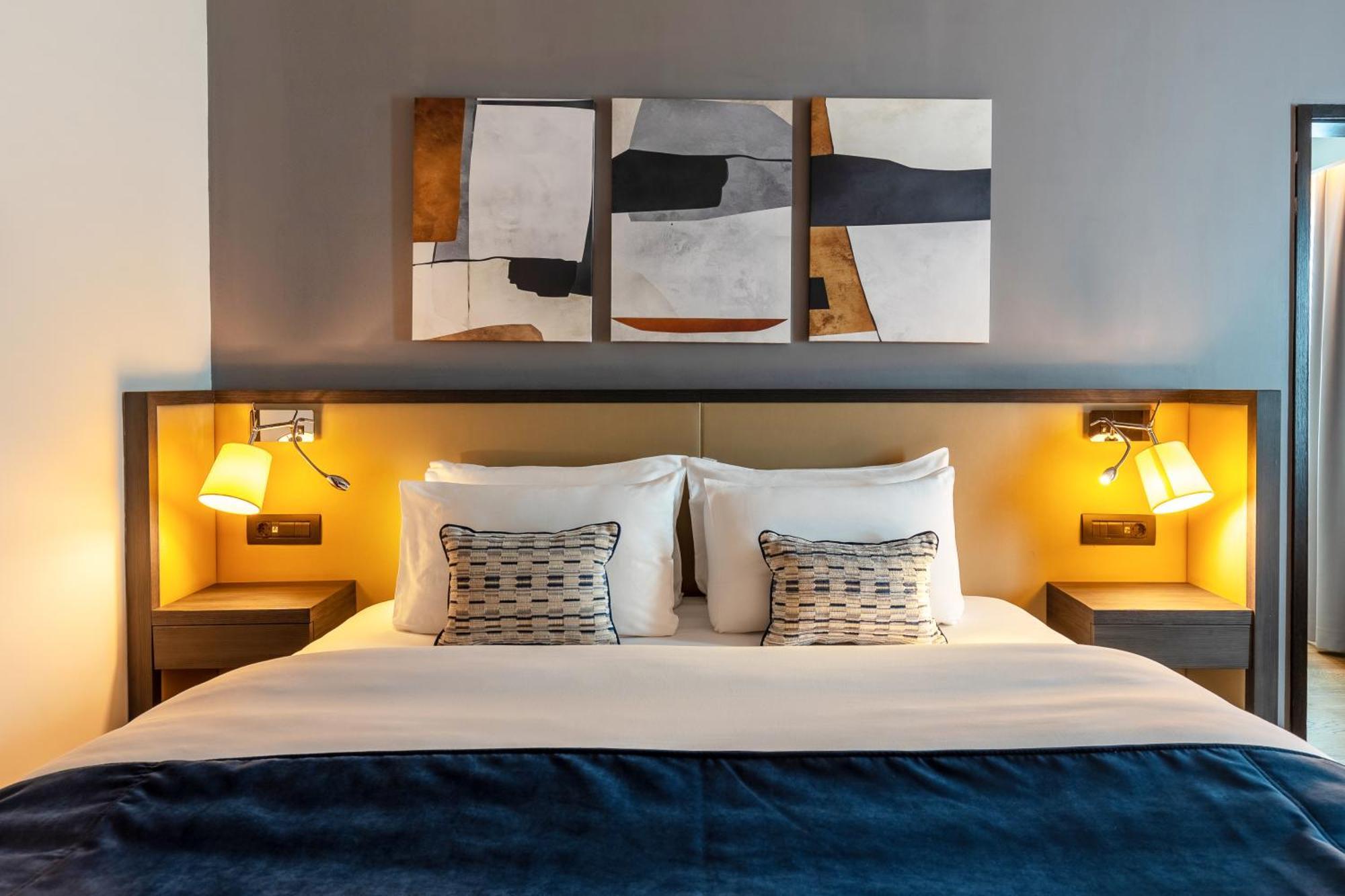 Standard King Room with Minibar