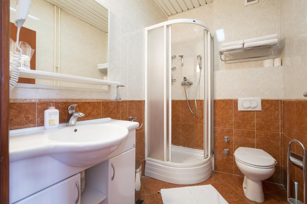 Triple Room,1758284745:JPEG