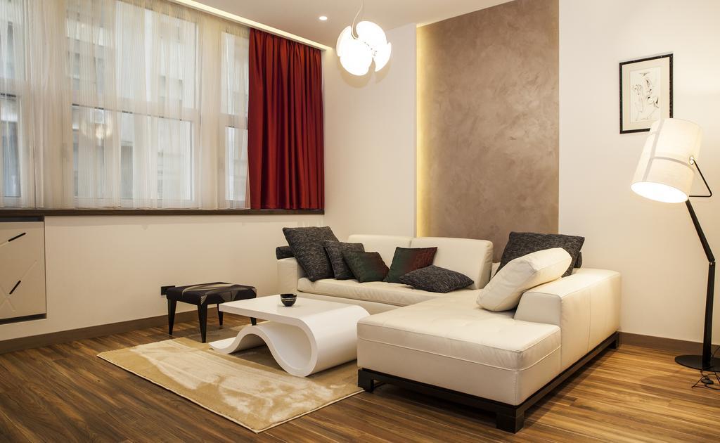 Suite with Hot Tub and Sauna - Free Parking