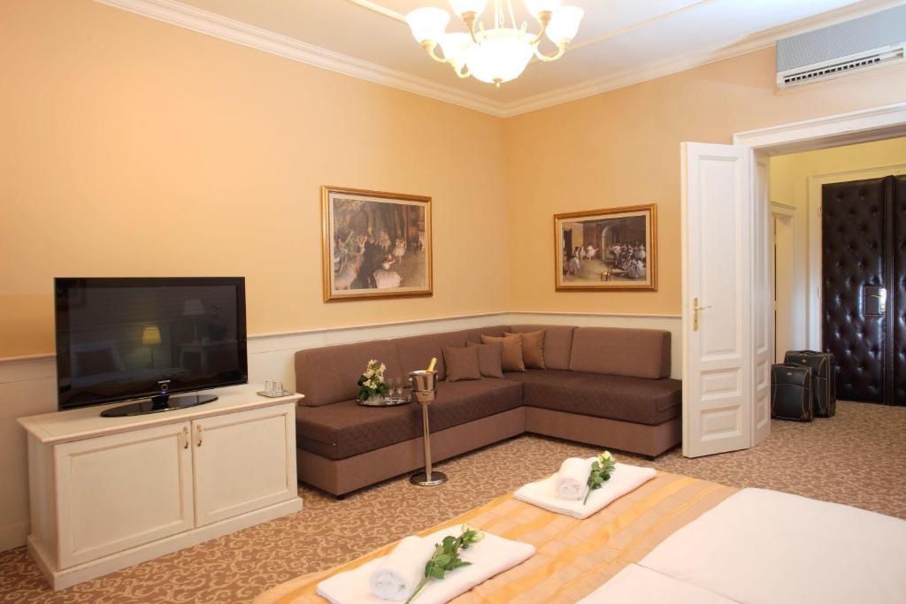 Superior Triple Room