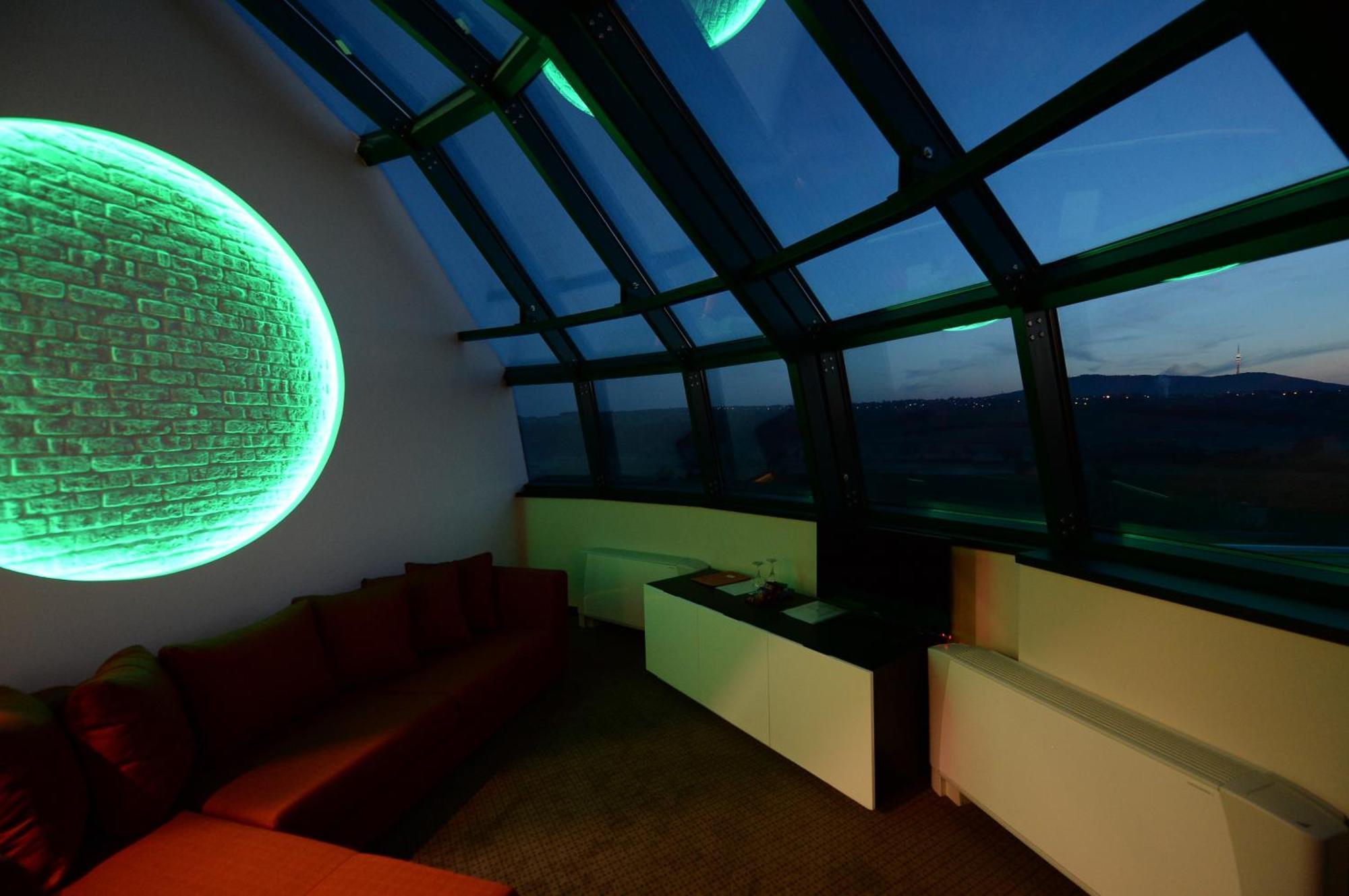 Suite with Terrace and Hot Tub,431645040:JPEG