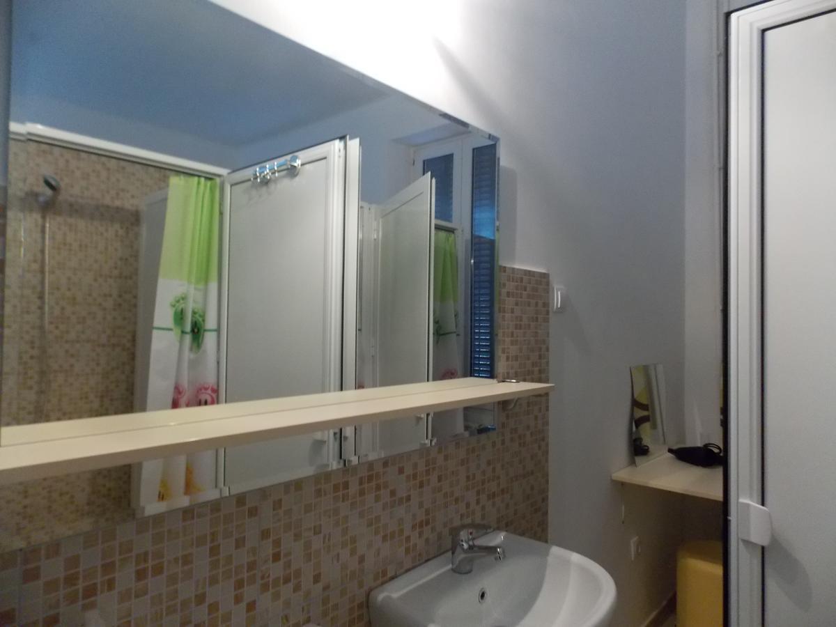 Camera Standard Doppia con Letti Singoli con Bagno in Comune