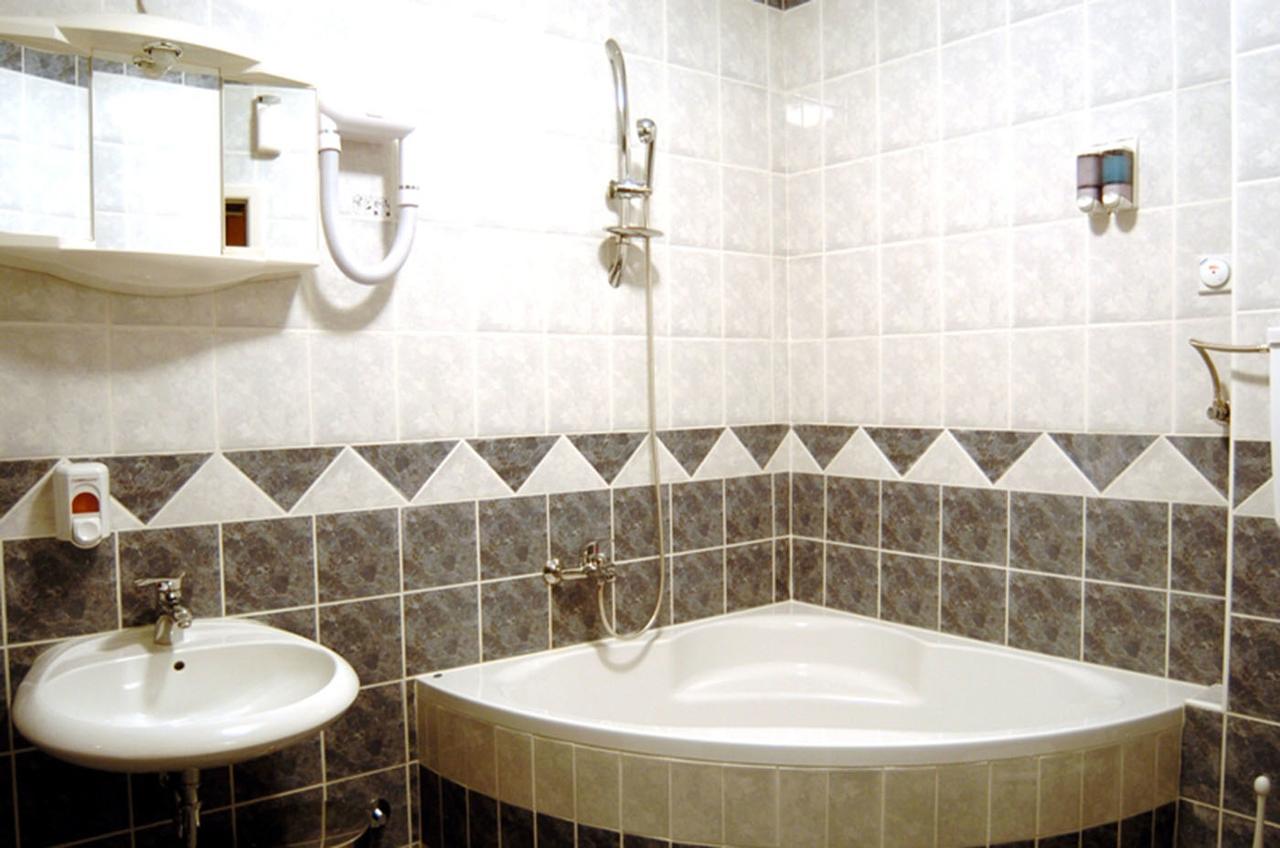 Superior Double Room with Spa Bath,775671019:JPEG