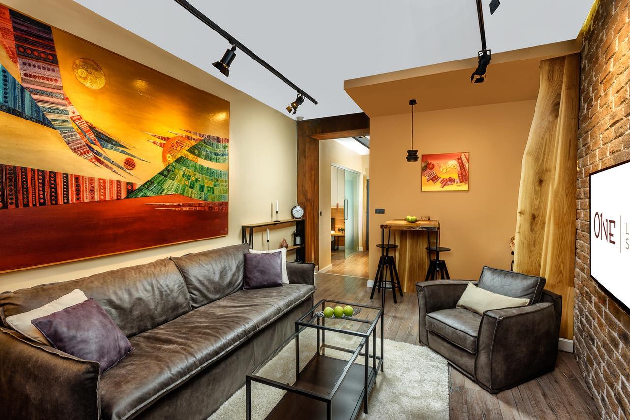 Luxury One-Bedroom Apartment with Hot Tub and Terrace