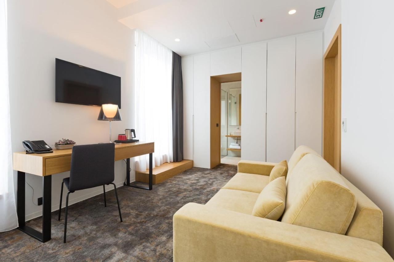 Executive Double Room with Balcony and Museum View