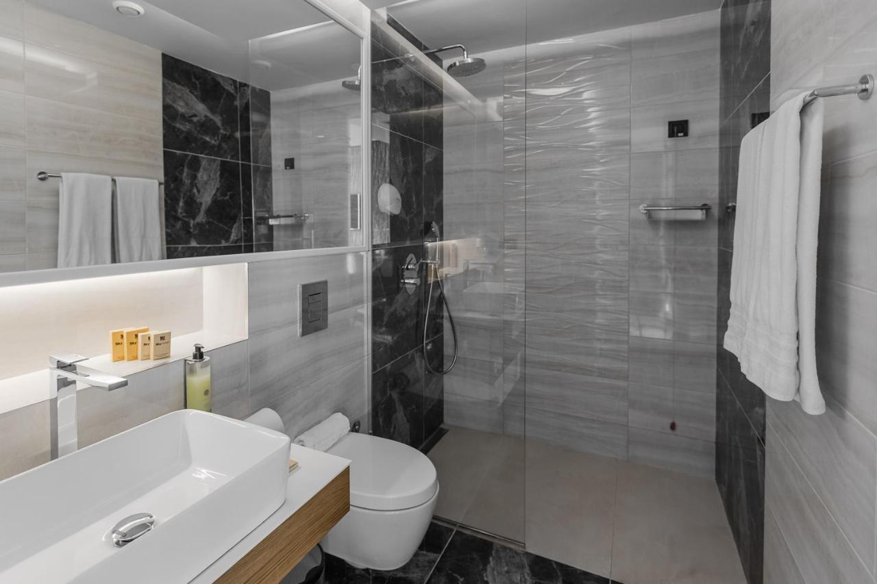 Standard Twin Room with Free Parking