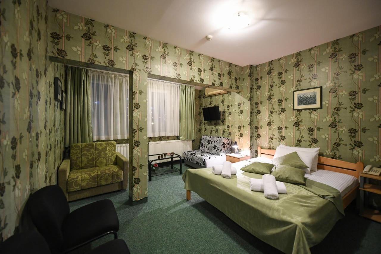 Family Room,1327730153:JPEG