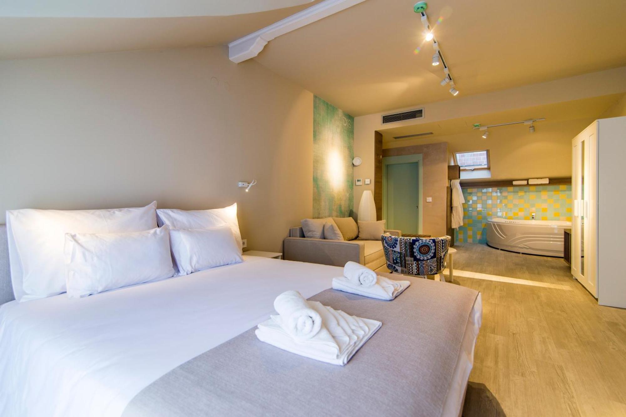 Suite with Hot Tub