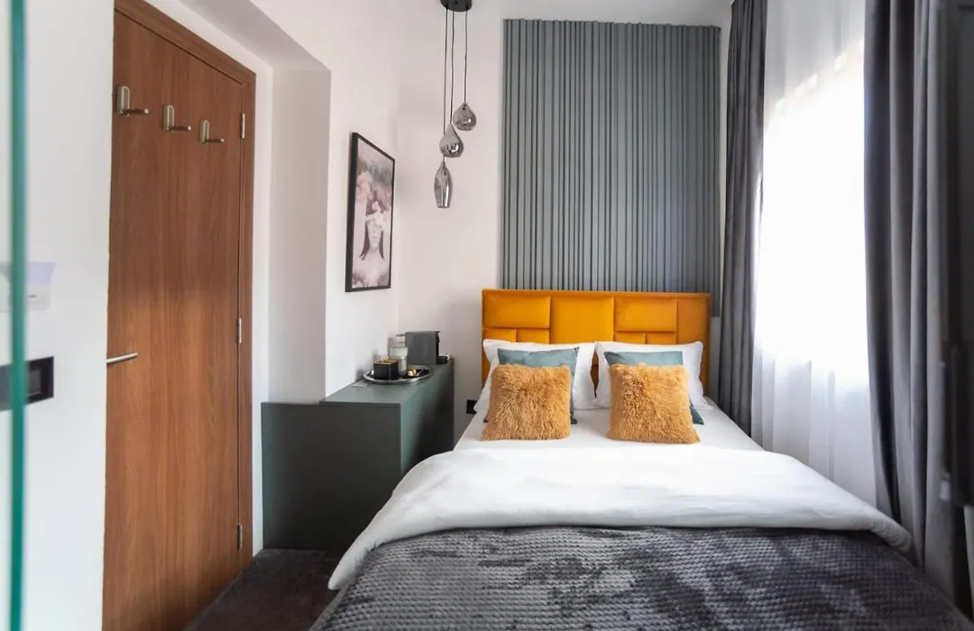 Centermini Rooms With Parking - Best Location & Value-1