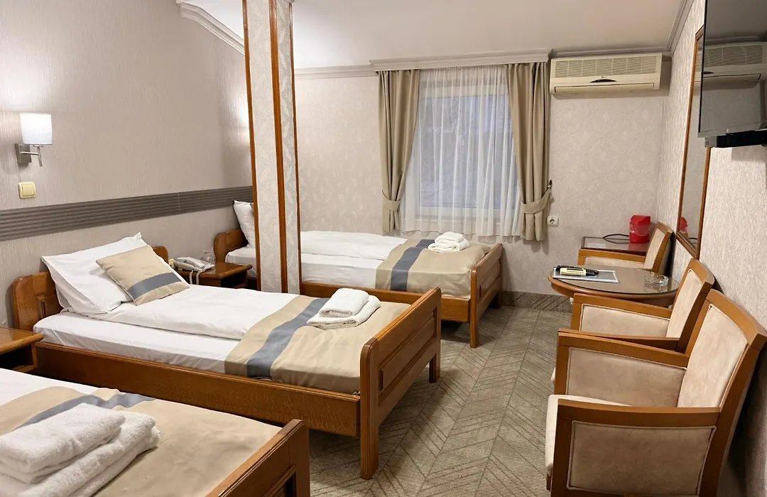 Garni Hotel Lav-1