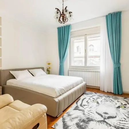 Apartment Artist-3