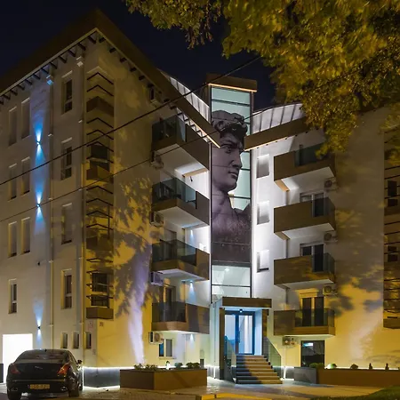Reina Apartments-2