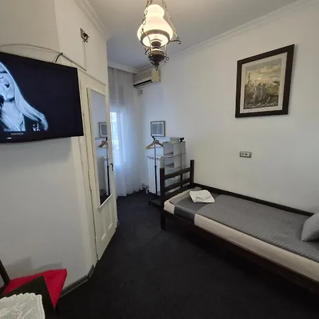 Authentic Belgrade Centre Hostel - Only Private Rooms-3