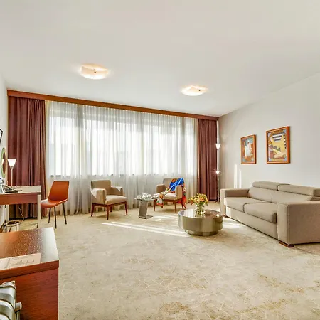 In Hotel Beograd-2