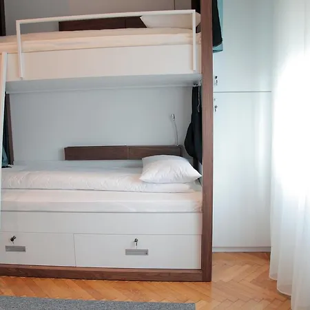 Hostel Karavan Inn-2