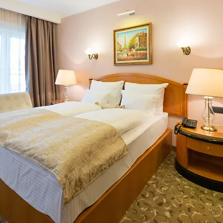 Hotel Sterling Garni-2