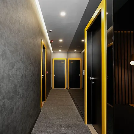 Maccani Black Luxury Suites-3