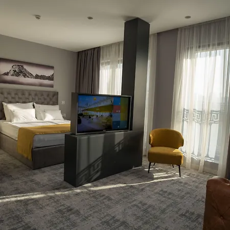H41 Luxury Suites-2