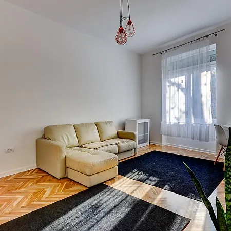 Bright Apartment Central-2