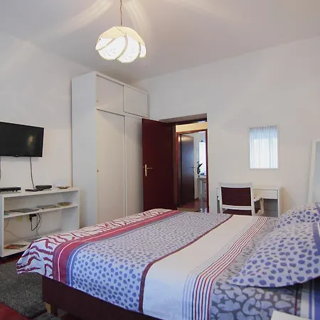 White Apartment-2