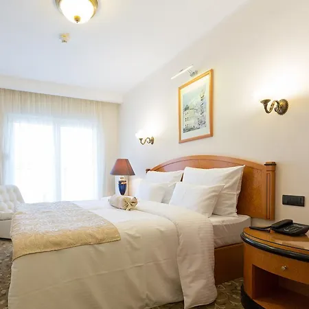 Hotel Sterling Garni-3