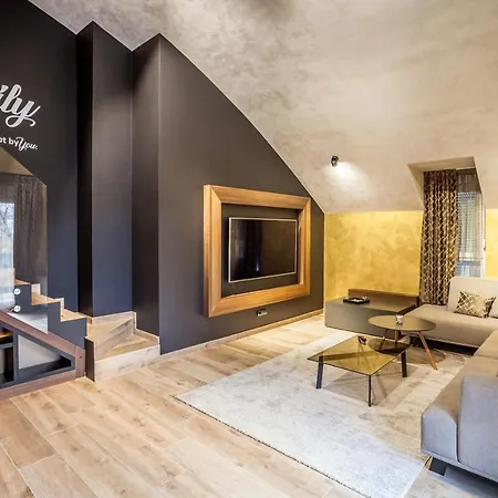 Reina Apartments-3