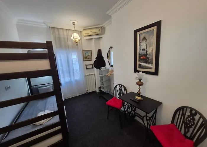 Authentic Belgrade Centre Hostel - Only Private Rooms